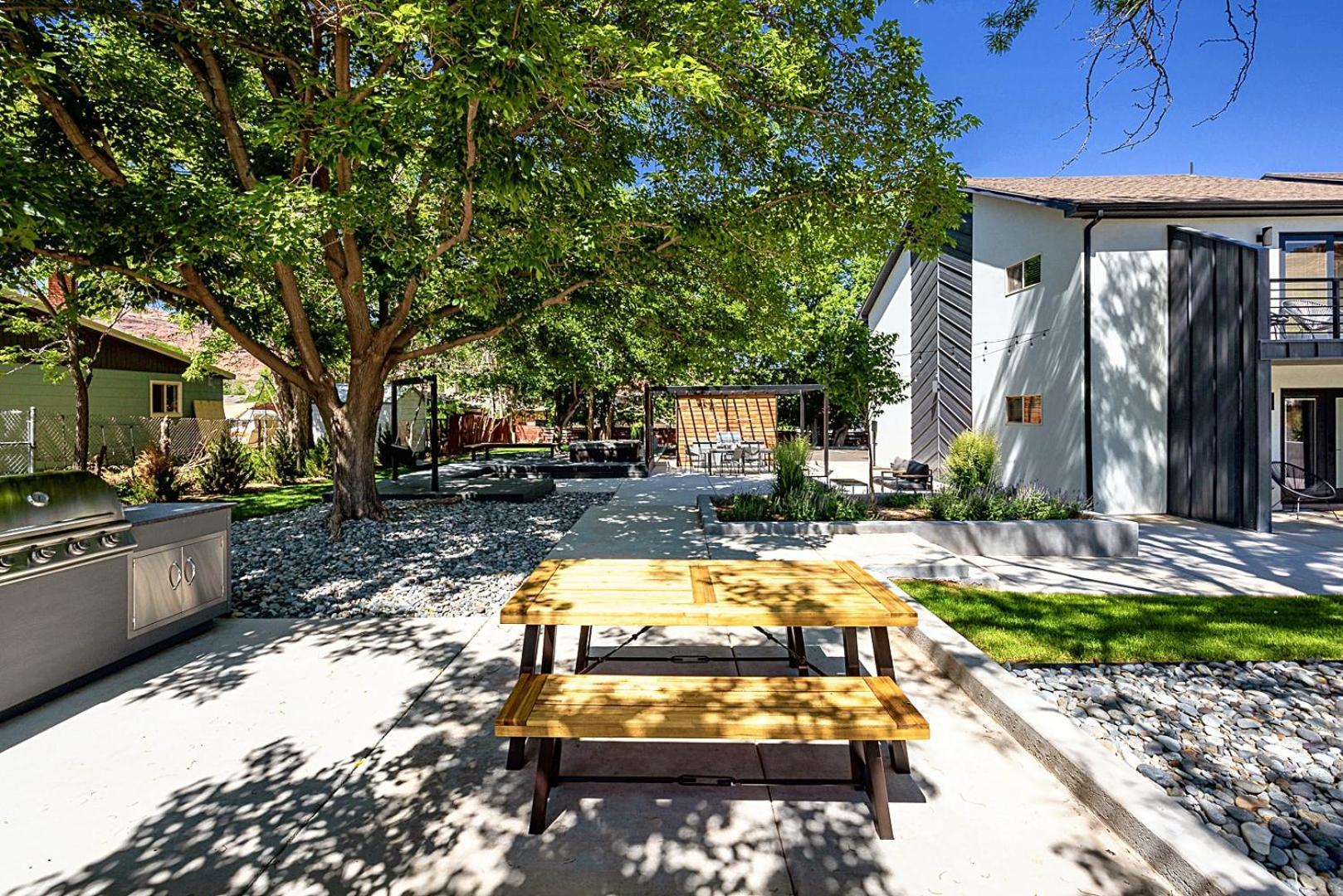 Near Downtown Stylish 2Br With Amazing Patio - 4 Villa Моуаб Екстериор снимка